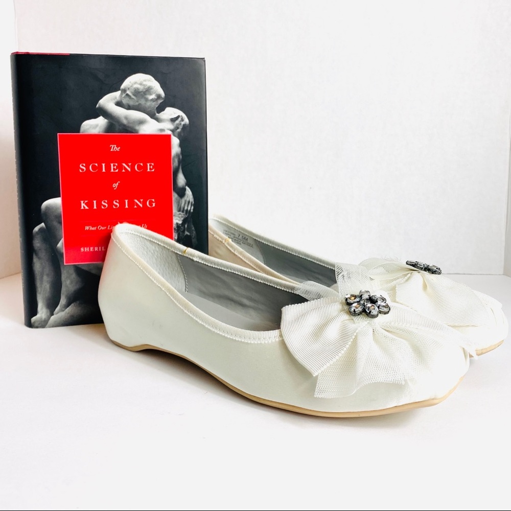 White by Vera Wang Satin Wedding Flats Size 7.5